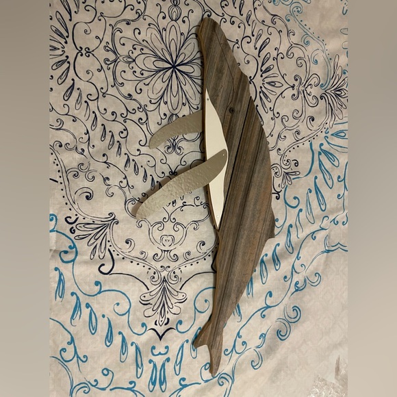 Etsy reclaimed wall art- whale. Super cute like new - Picture 1 of 5